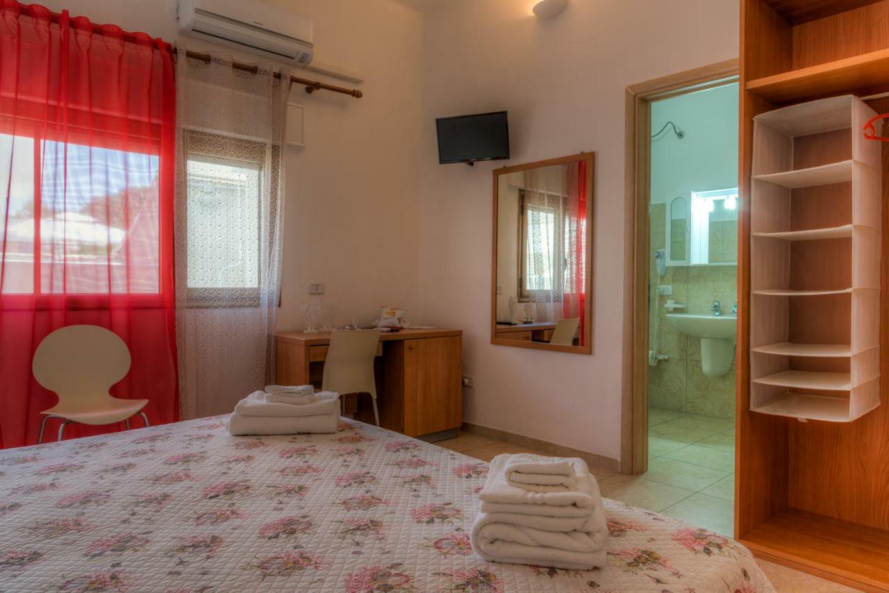 Aquarium Residence San Pietro in Bevagna Luaran gambar