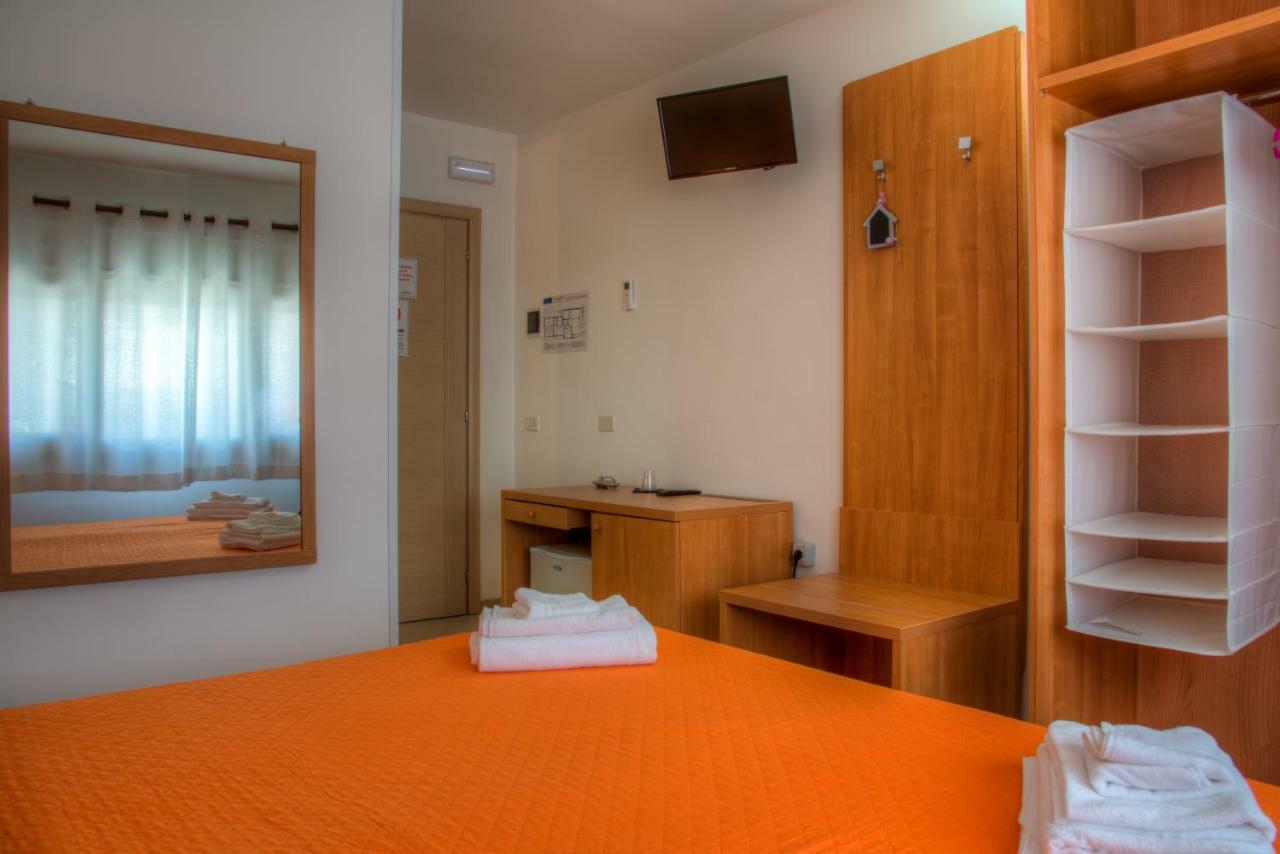 Aquarium Residence San Pietro in Bevagna Luaran gambar